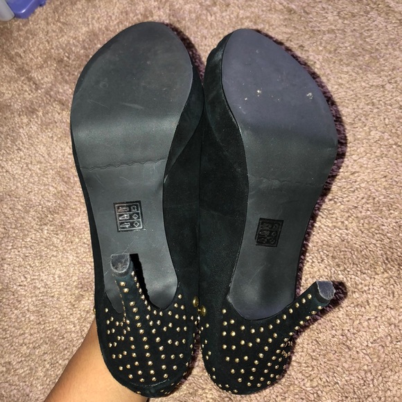 Black high heels with gold studs - Picture 4 of 4